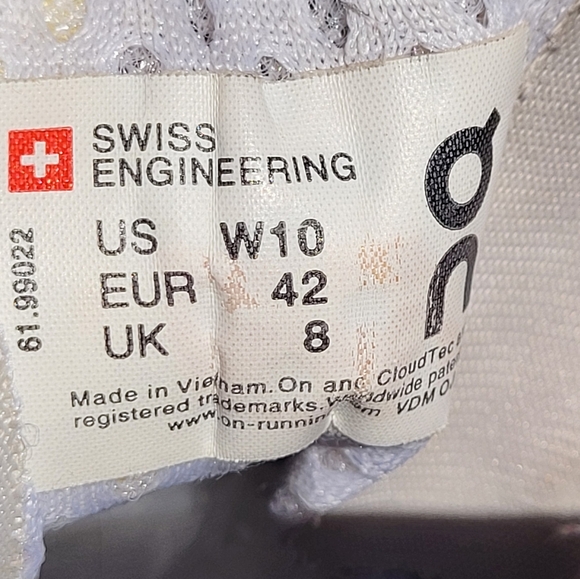 ON Running Cloudstratus Sneakers - Picture 8 of 8